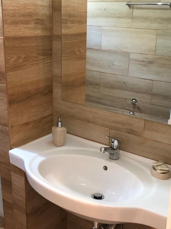 ליקסורי Petros Rooms & Apartments מראה חיצוני תמונה