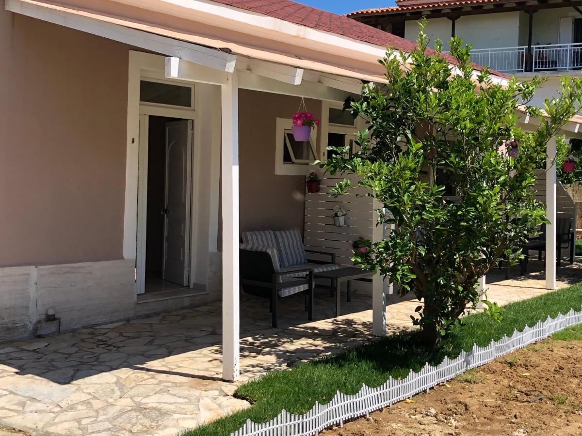 ליקסורי Petros Rooms & Apartments מראה חיצוני תמונה